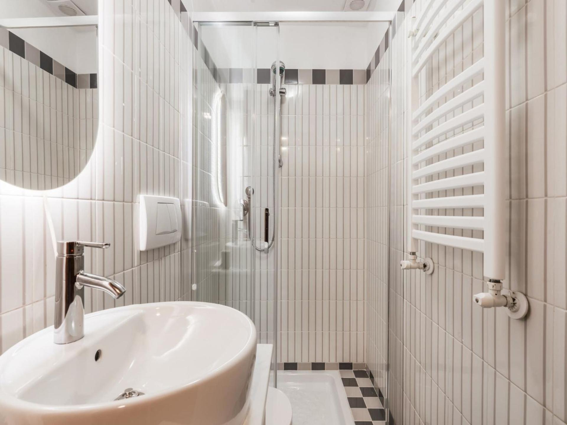 The Rent - Three-bedroom In Manzoni District *